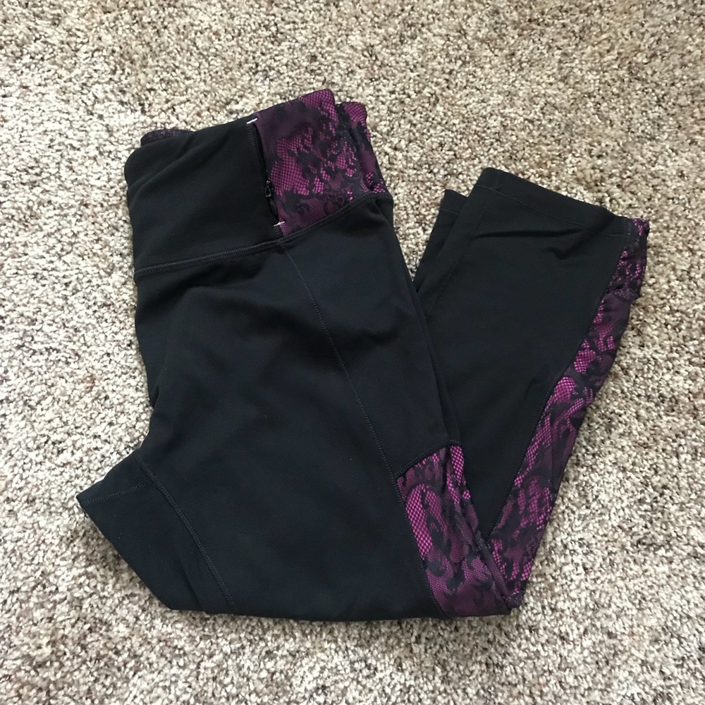 Calia by Carrie Underwood Capri leggings